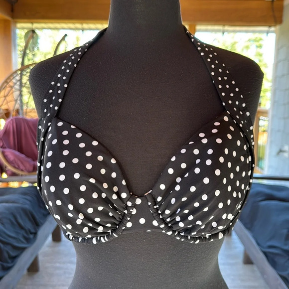 🎉HOST PICK🎉Jantzen | Polk a Dot Halter Bikini Top - Picture 1 of 9